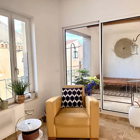 فيلة La Au Patio Suspendu Sérignan
